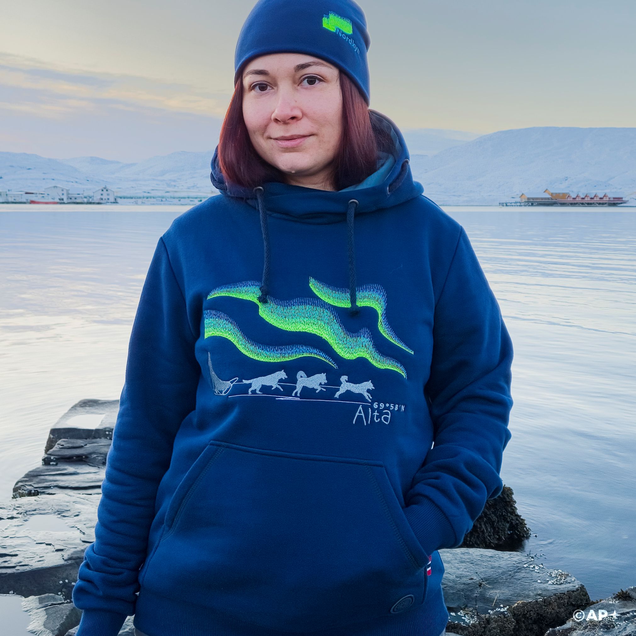 Alta Hundeslede & Nordlys – Unisex Hettegenser