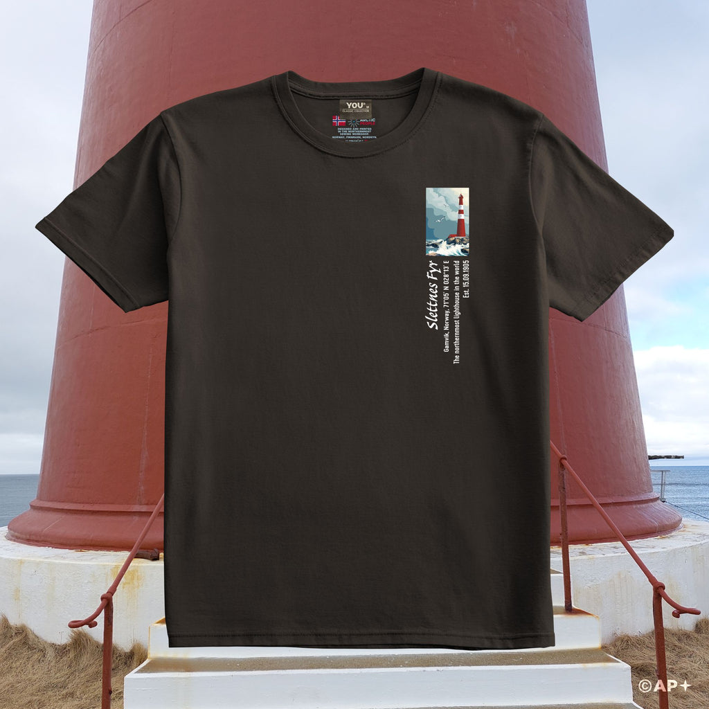 Slettnes Fyr T-skjorte – Arctic Landmark 71°N