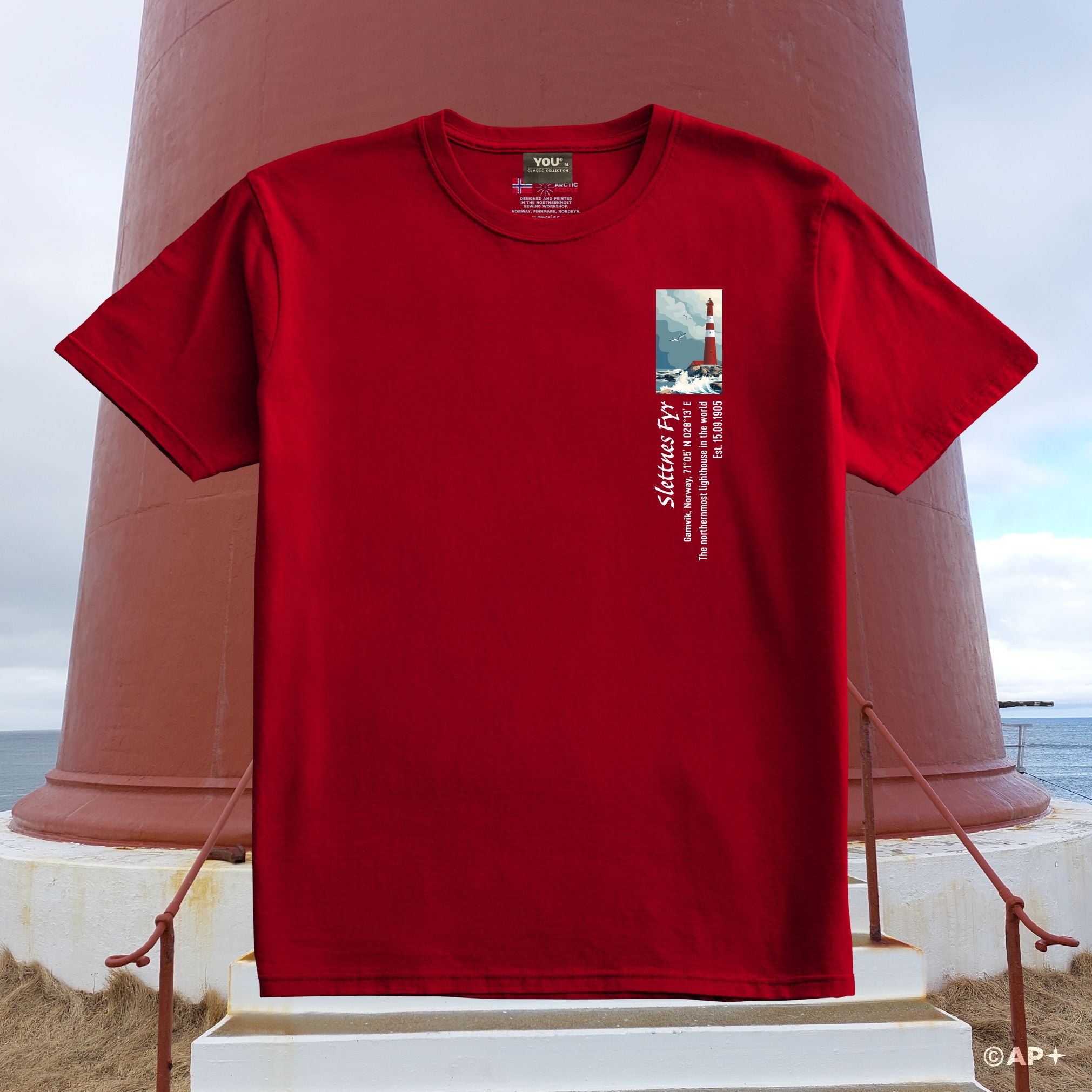 Slettnes Fyr T-skjorte – Arctic Landmark 71°N
