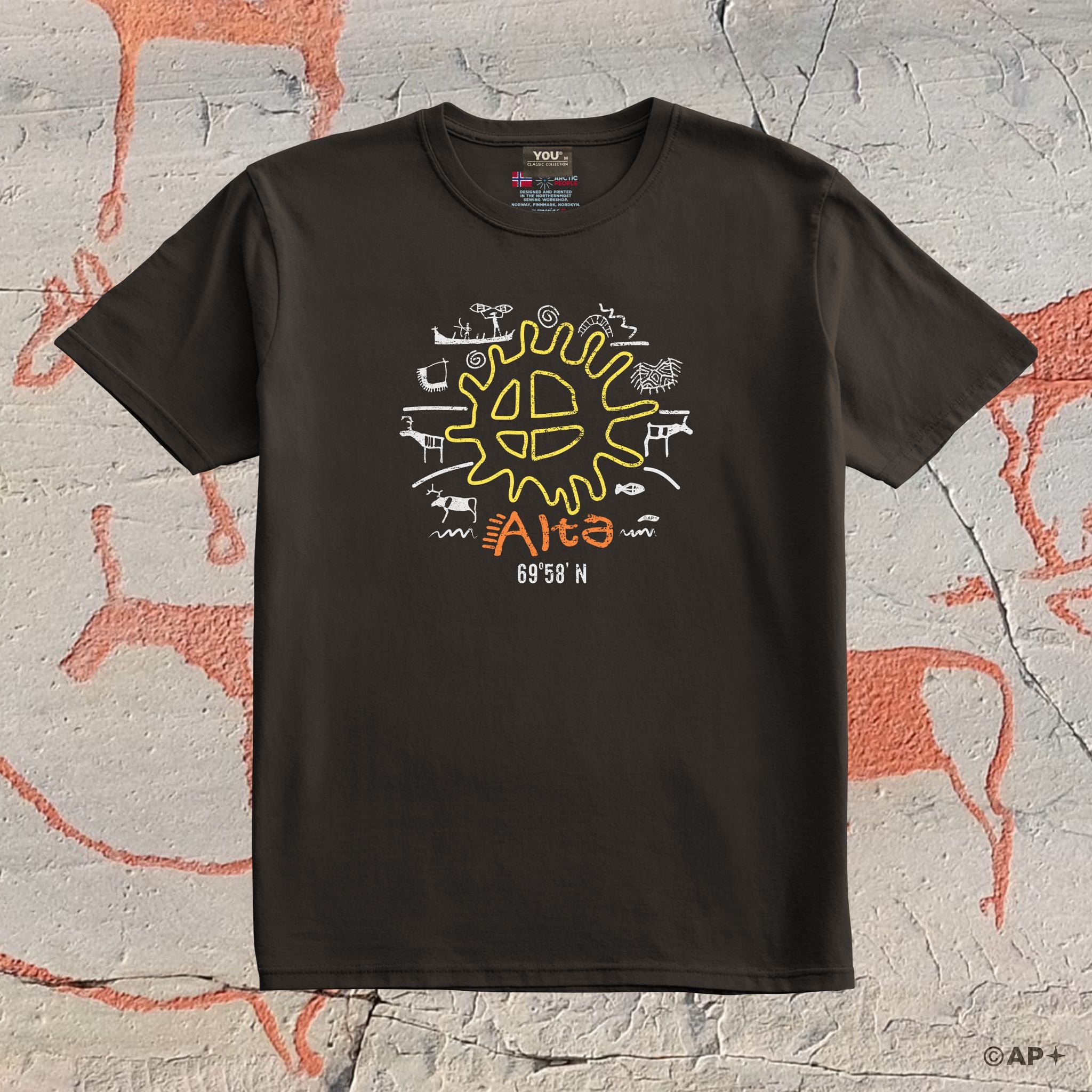 T-skjorte Alta bergkunst & samisk solmotiv