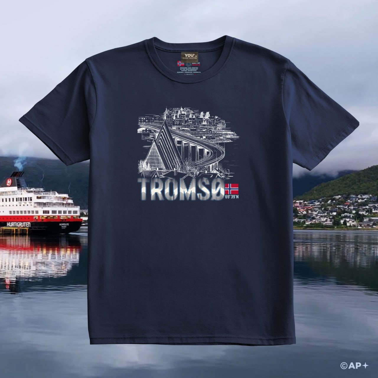 T-skjorte med motiv av Ishavskatedralen og Tromsøbrua i Tromsø, Nord-Norge